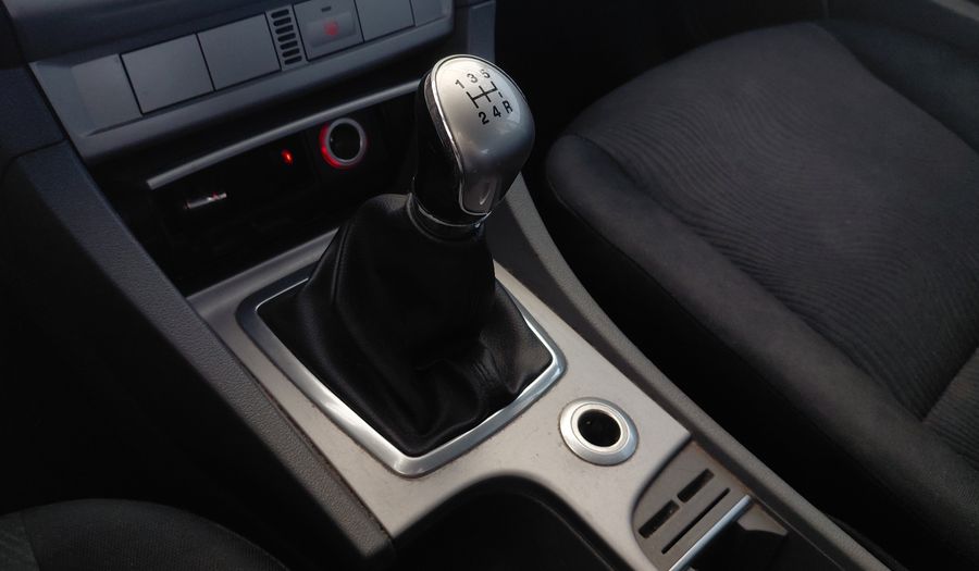 Ford Focus Ii 1.6 TREND Hatchback 2012