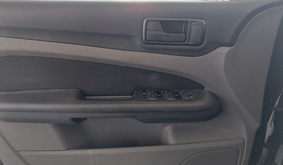 Ford Focus Ii 1.6 TREND Hatchback 2012