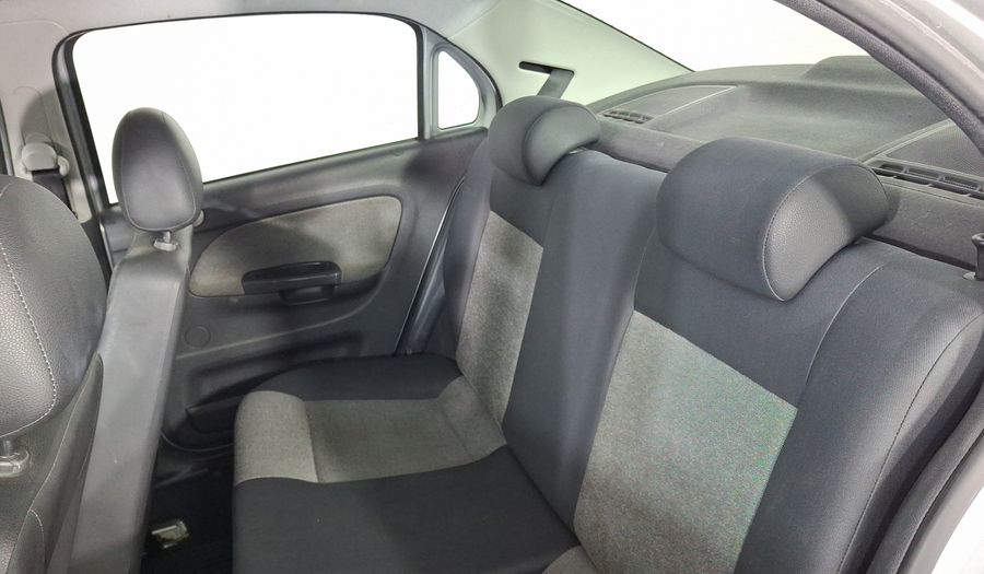 Volkswagen Gol 1.6 GL 4 PUERTAS MT Sedan 2014