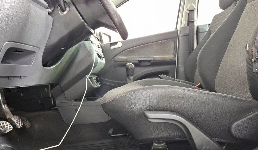 Volkswagen Gol 1.6 GL 4 PUERTAS MT Sedan 2014