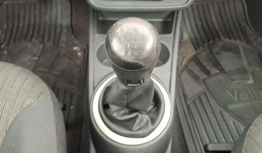 Volkswagen Gol 1.6 GL 4 PUERTAS MT Sedan 2014