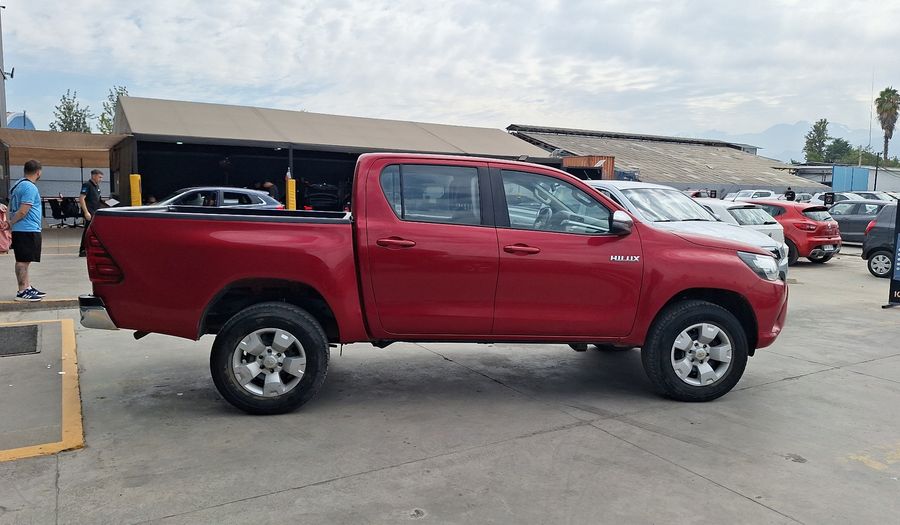 Toyota Hilux 2.4D SR 4WD Pickup 2021