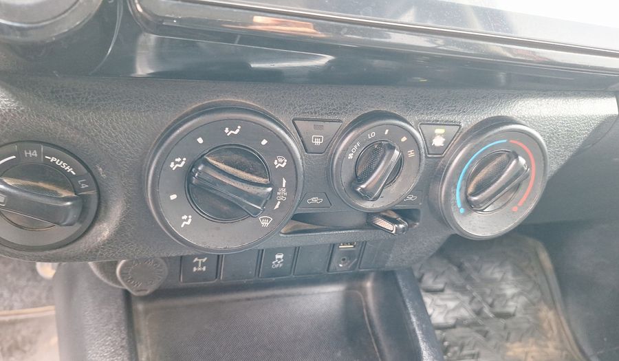 Toyota Hilux 2.4D SR 4WD Pickup 2021