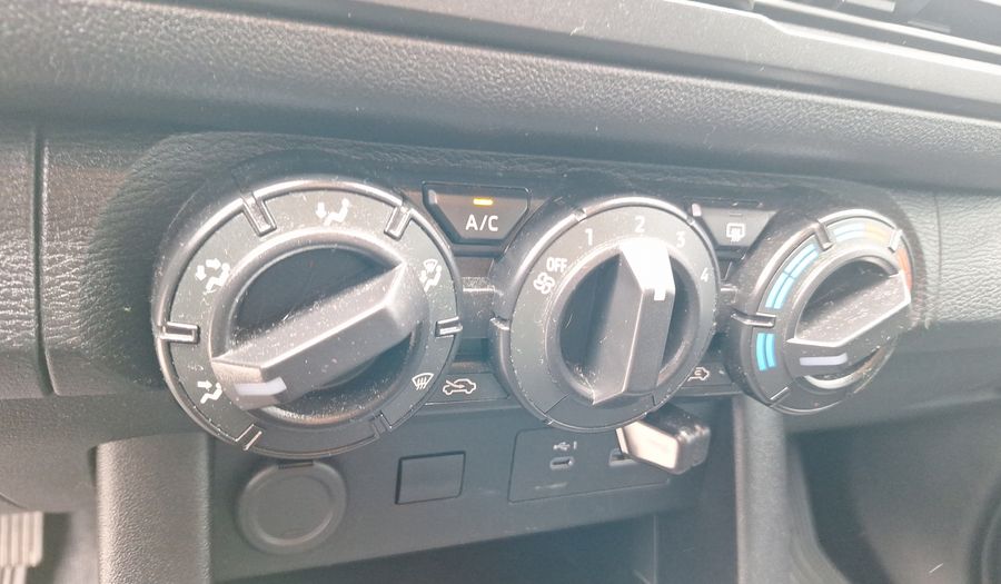 Mitsubishi L200 2.4 TD KATANA XR Pickup 2025