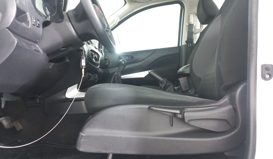 Nissan Frontier 2.5 DOBLE CABINA DIESEL 4WD Pickup 2021