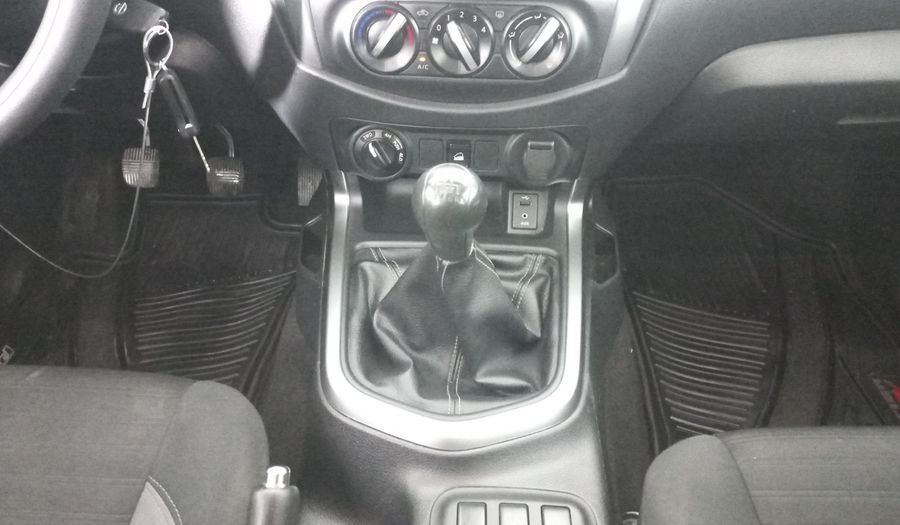 Nissan Frontier 2.5 DOBLE CABINA DIESEL 4WD Pickup 2021