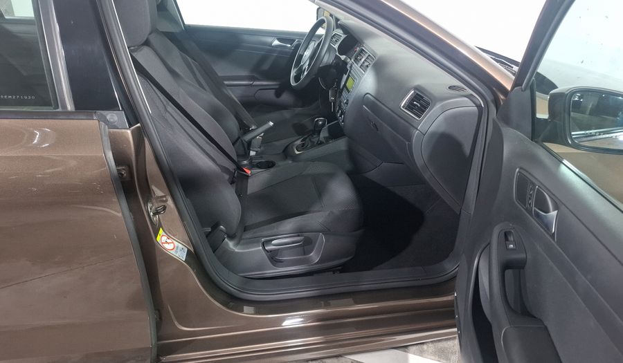 Volkswagen Jetta 2.5 SPORT BASE TIPTRONIC Sedan 2014