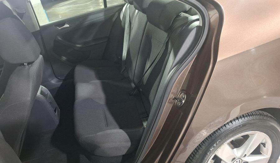 Volkswagen Jetta 2.5 SPORT BASE TIPTRONIC Sedan 2014