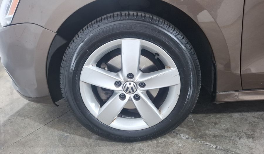 Volkswagen Jetta 2.5 SPORT BASE TIPTRONIC Sedan 2014