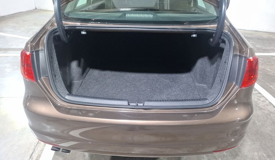 Volkswagen Jetta 2.5 SPORT BASE TIPTRONIC Sedan 2014