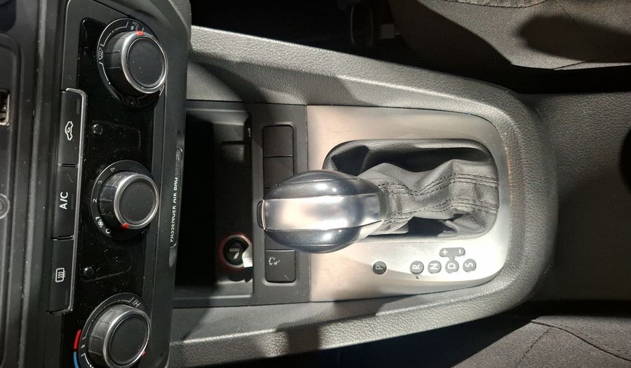 Volkswagen Jetta 2.5 SPORT BASE TIPTRONIC Sedan 2014