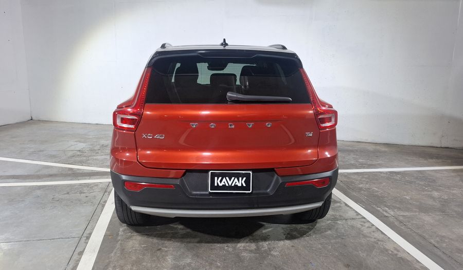 Volvo Xc40 2.0 T4 MOMENTUM AUTO Suv 2021