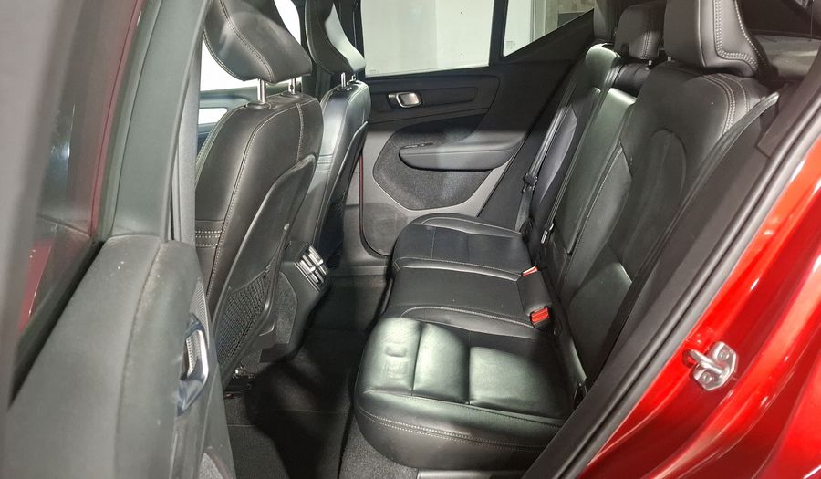 Volvo Xc40 2.0 T4 MOMENTUM AUTO Suv 2021