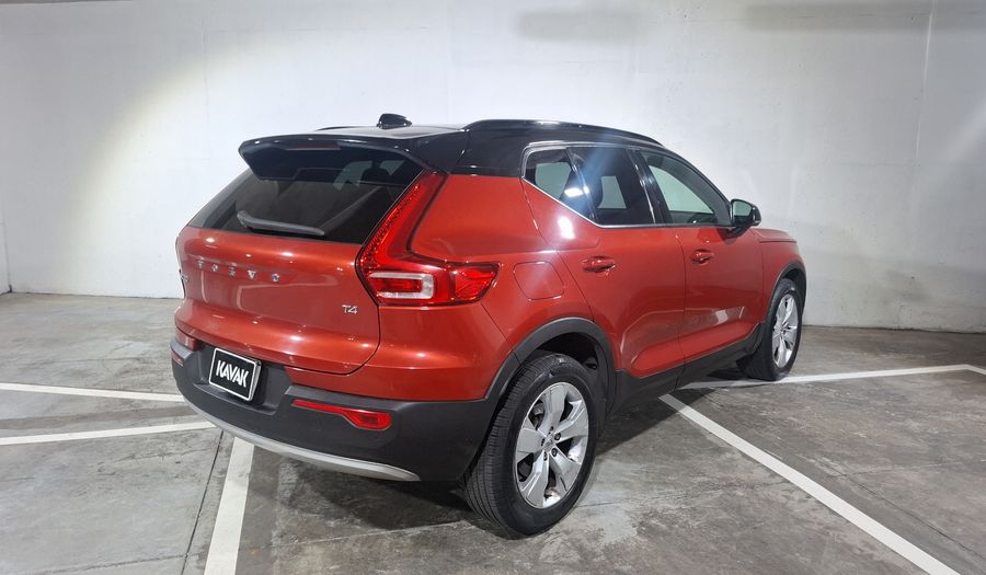 Volvo Xc40 2.0 T4 MOMENTUM AUTO Suv 2021