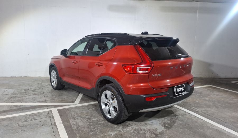 Volvo Xc40 2.0 T4 MOMENTUM AUTO Suv 2021