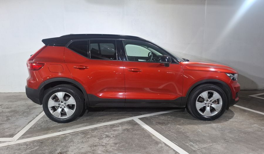 Volvo Xc40 2.0 T4 MOMENTUM AUTO Suv 2021