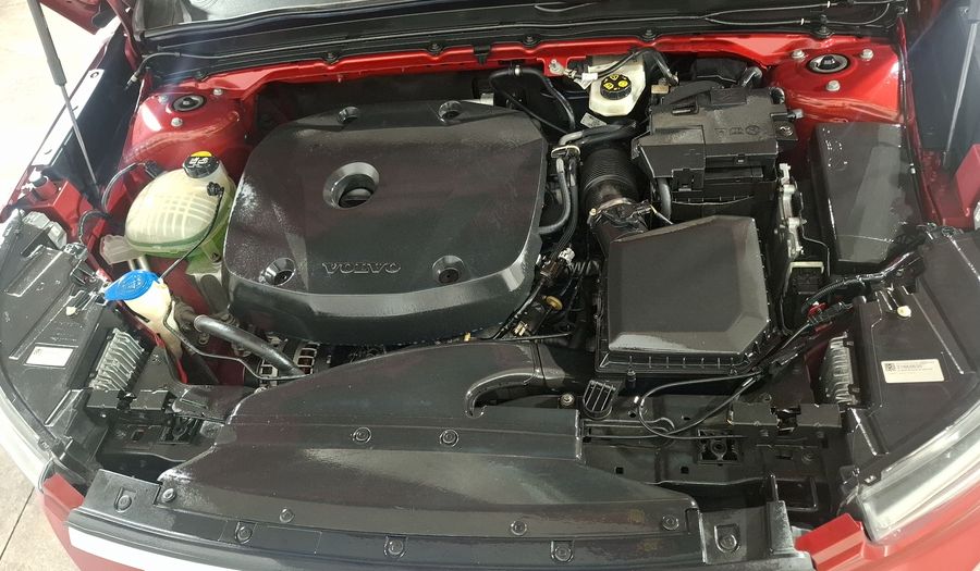 Volvo Xc40 2.0 T4 MOMENTUM AUTO Suv 2021