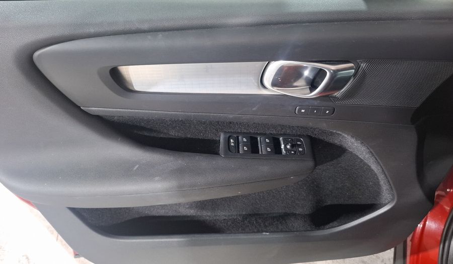 Volvo Xc40 2.0 T4 MOMENTUM AUTO Suv 2021