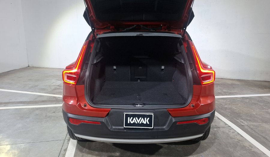 Volvo Xc40 2.0 T4 MOMENTUM AUTO Suv 2021