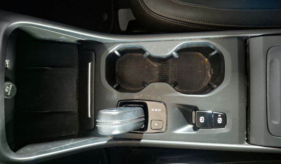 Volvo Xc40 2.0 T4 MOMENTUM AUTO Suv 2021