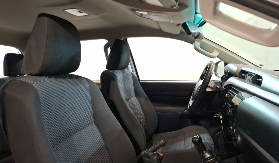 Toyota Hilux 2.7 DOBLE CABINA SR (D-CAB MID) Pickup 2017