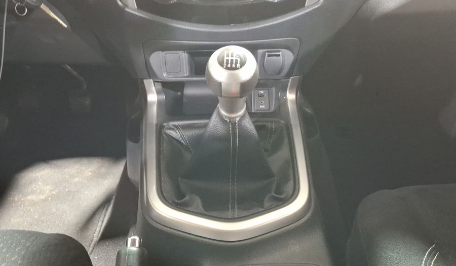 Nissan Np300 2.5 LE TM AC Pickup 2016