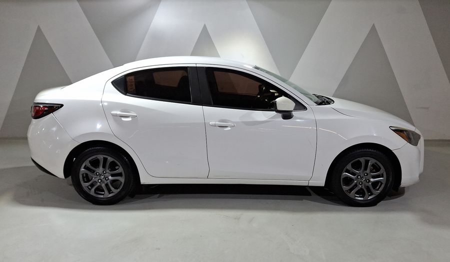 Toyota Yaris 1.5 R XLE AUTO Sedan 2020