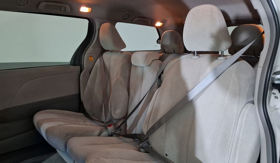 Toyota Sienna 3.5 LE AT Minivan 2013