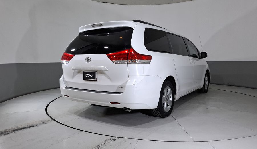 Toyota Sienna 3.5 LE AT Minivan 2013