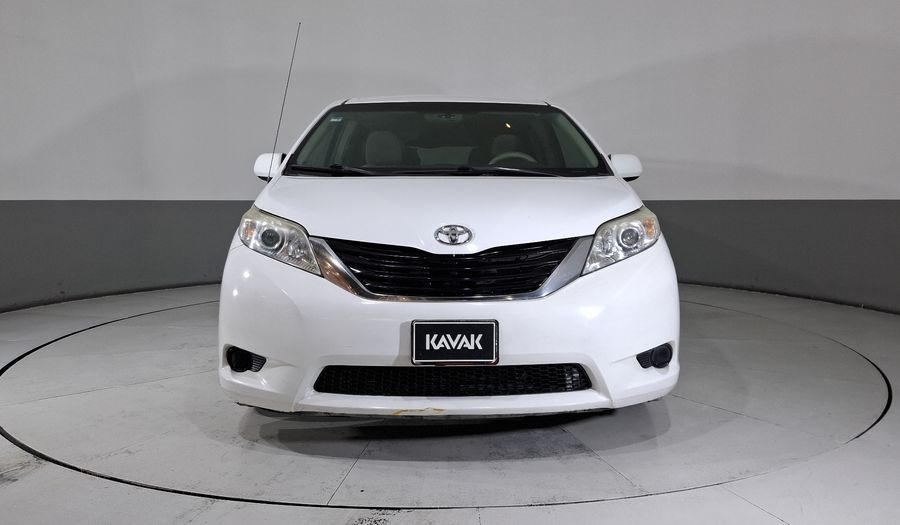 Toyota Sienna 3.5 LE AT Minivan 2013