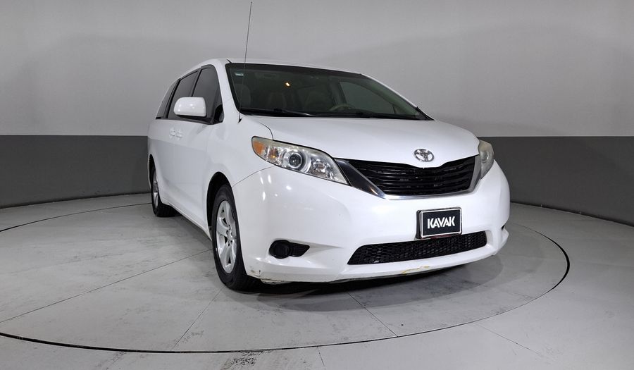 Toyota Sienna 3.5 LE AT Minivan 2013