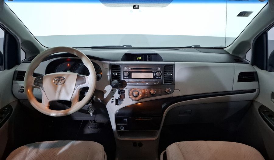 Toyota Sienna 3.5 LE AT Minivan 2013