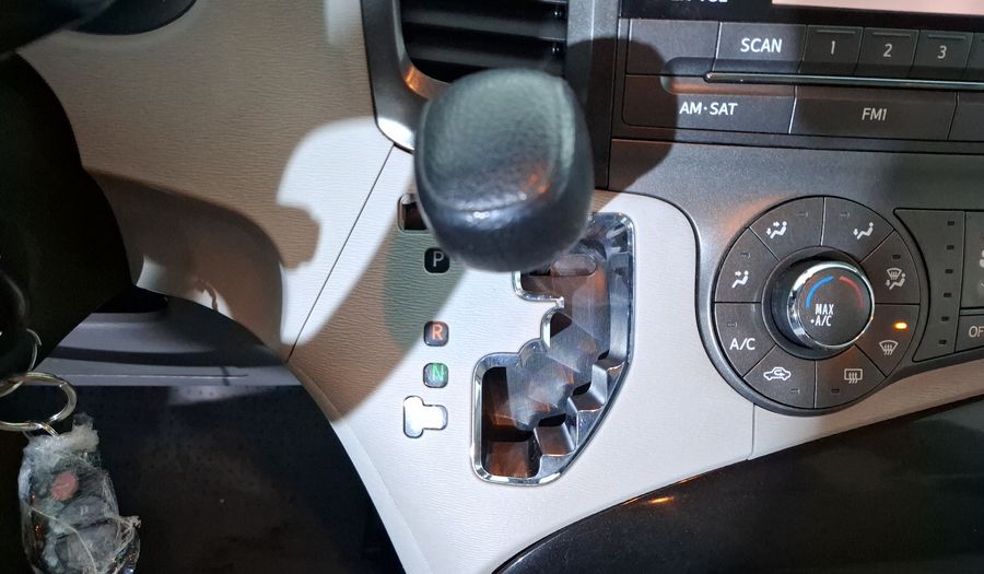 Toyota Sienna 3.5 LE AT Minivan 2013