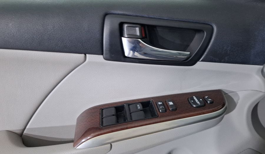 Toyota Camry 2.5 XLE L4 6AT Sedan 2012