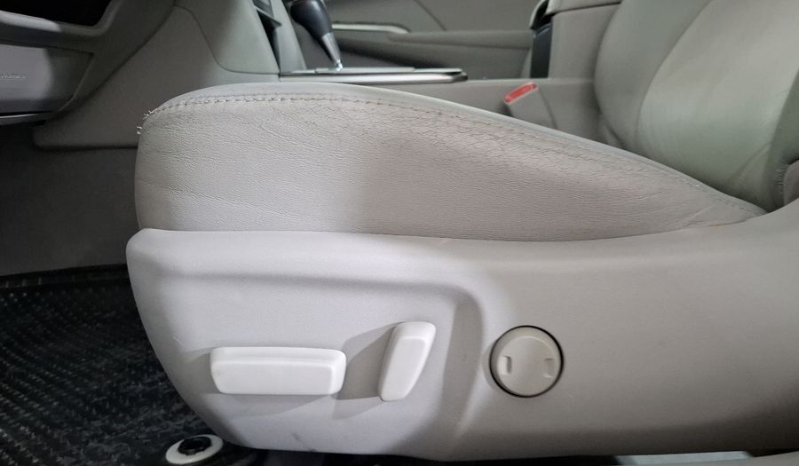 Toyota Camry 2.5 XLE L4 6AT Sedan 2012