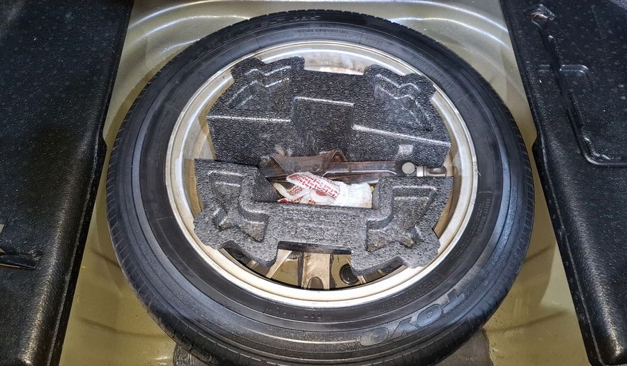 Toyota Camry 2.5 XLE L4 6AT Sedan 2012