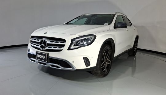 Mercedes Benz • Clase GLA