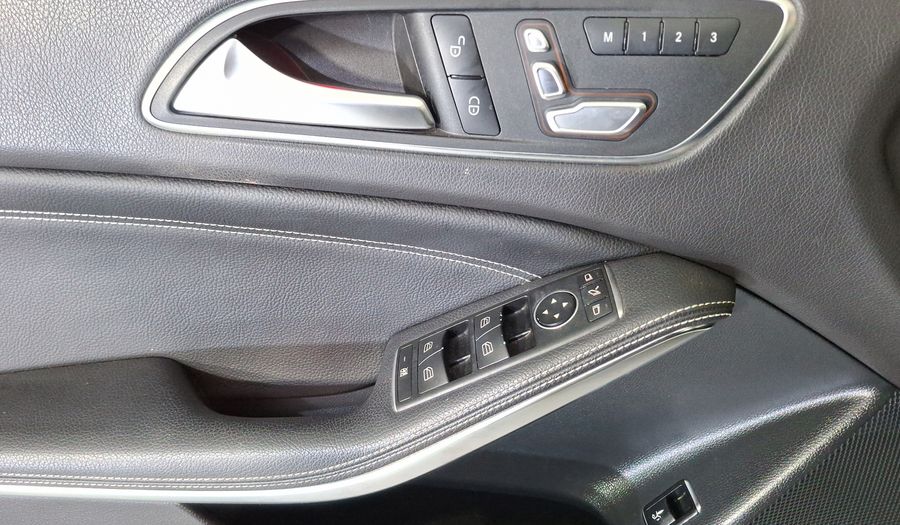 Mercedes Benz Clase Gla 1.6 GLA 200 SPORT DCT Suv 2019