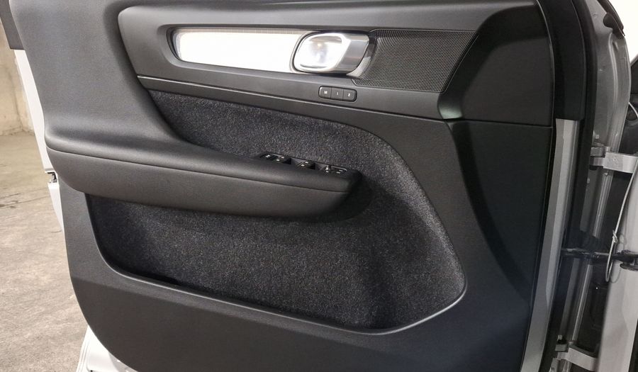 Volvo Xc40 2.0 MOMENTUM T5 AUTO 4WD Suv 2019