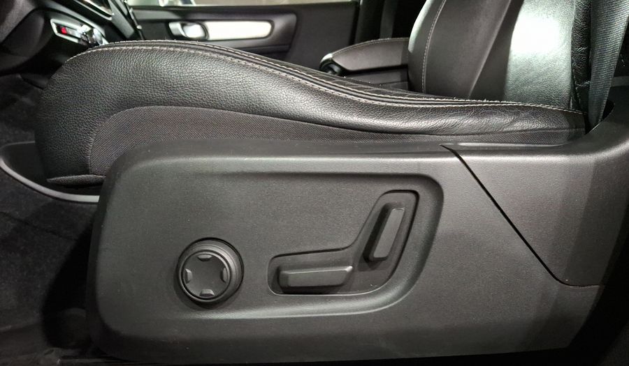 Volvo Xc40 2.0 MOMENTUM T5 AUTO 4WD Suv 2019