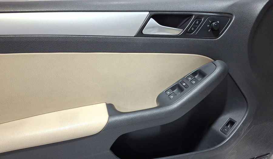 Volkswagen Jetta 2.5 SPORT PAQUETE NAVEGA TECHO TIPTRONIC Sedan 2014