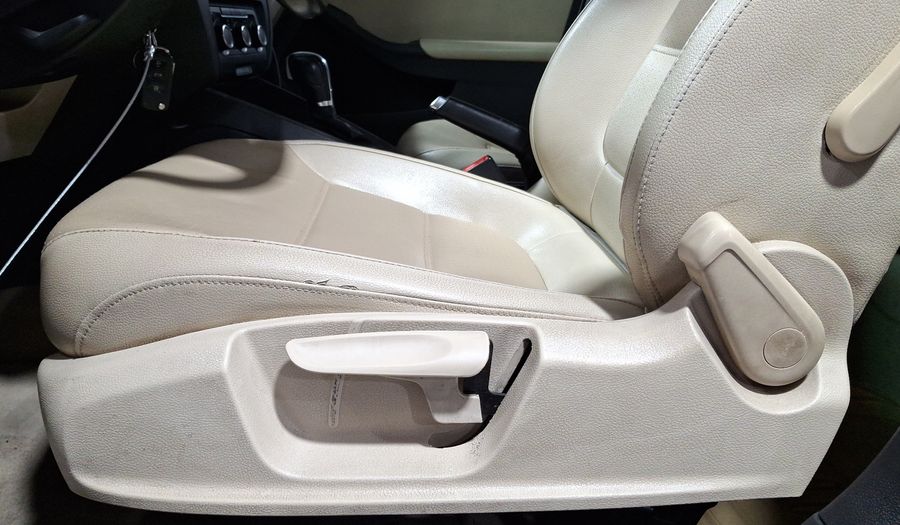 Volkswagen Jetta 2.5 SPORT PAQUETE NAVEGA TECHO TIPTRONIC Sedan 2014