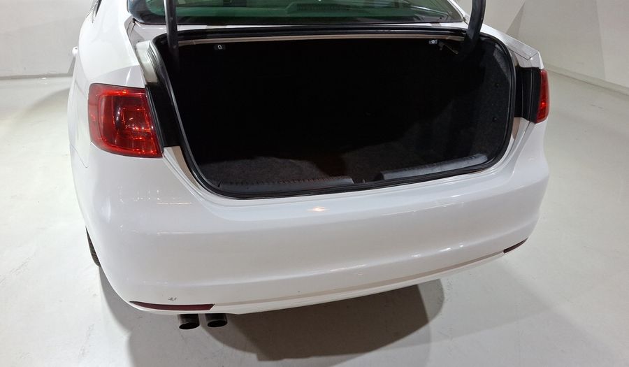 Volkswagen Jetta 2.5 SPORT PAQUETE NAVEGA TECHO TIPTRONIC Sedan 2014