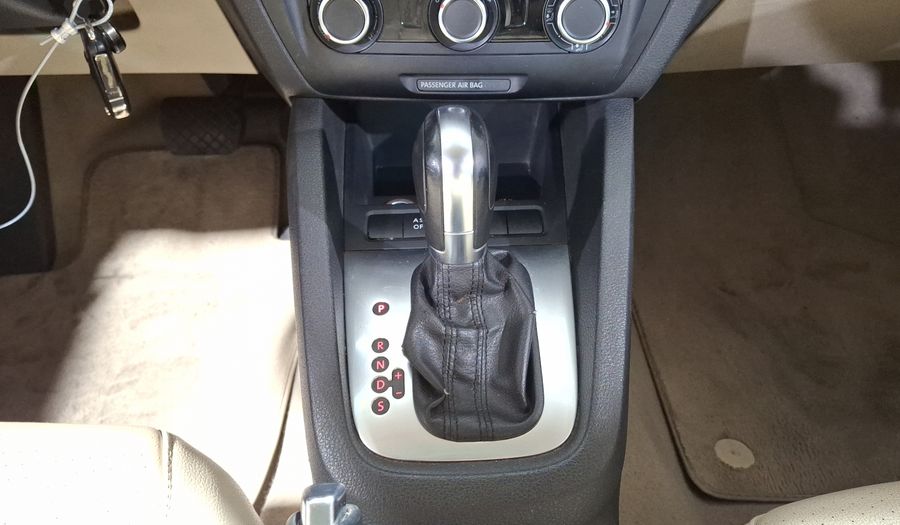 Volkswagen Jetta 2.5 SPORT PAQUETE NAVEGA TECHO TIPTRONIC Sedan 2014