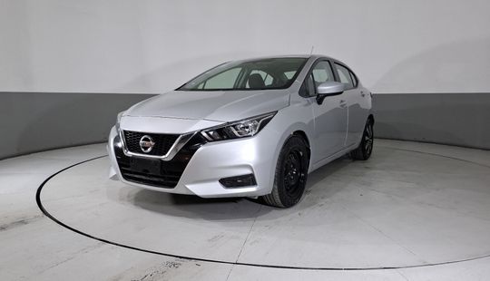 Nissan • Versa