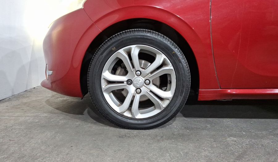 Peugeot 208 1.6 FELINE AT Hatchback 2015