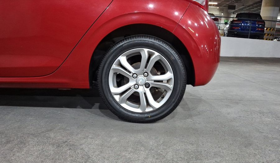 Peugeot 208 1.6 FELINE AT Hatchback 2015