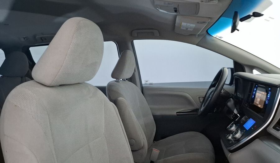 Toyota Sienna 3.5 CE AT Minivan 2015