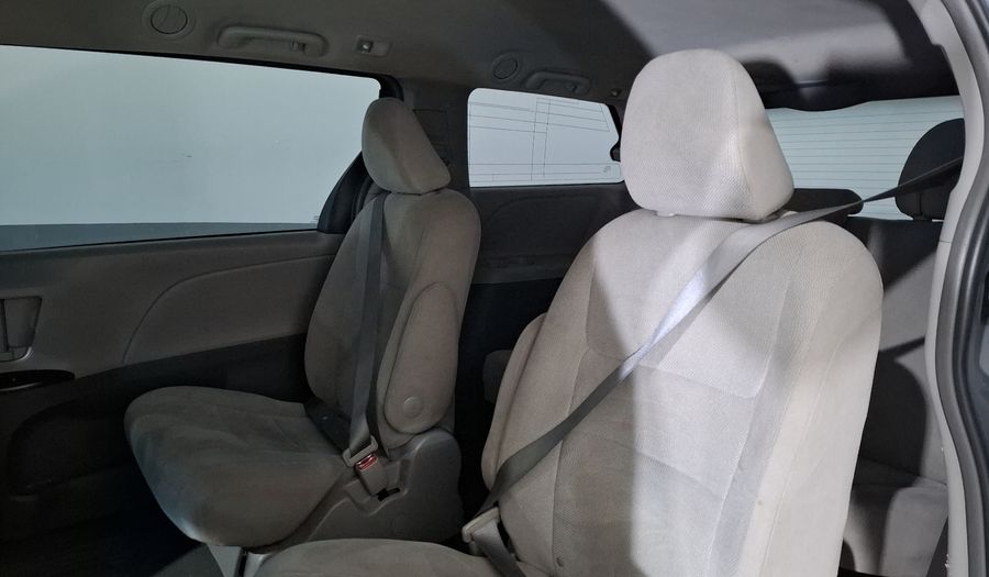 Toyota Sienna 3.5 CE AT Minivan 2015