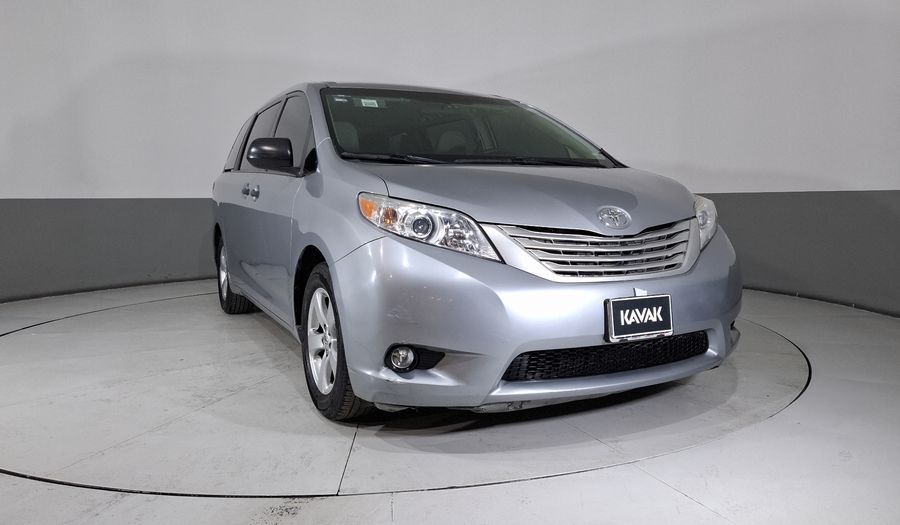 Toyota Sienna 3.5 CE AT Minivan 2015